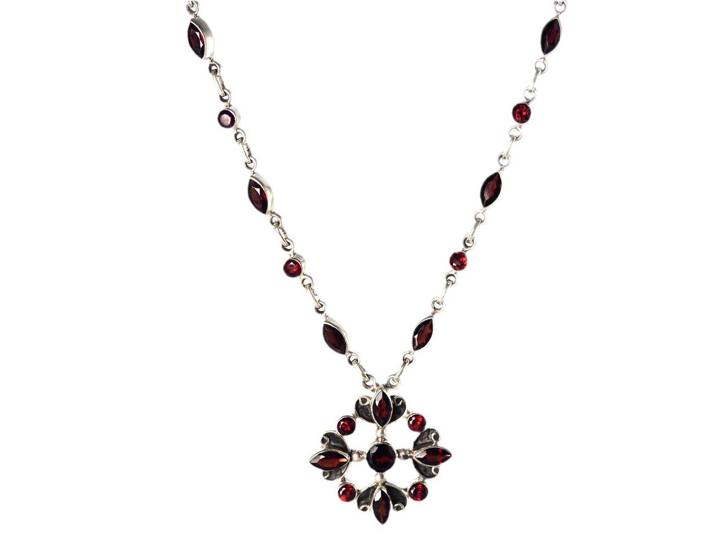 Eternal Bloom Necklace Granate