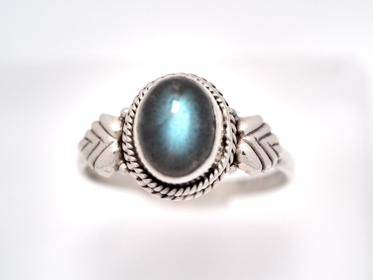 Leafi labradorite Ring