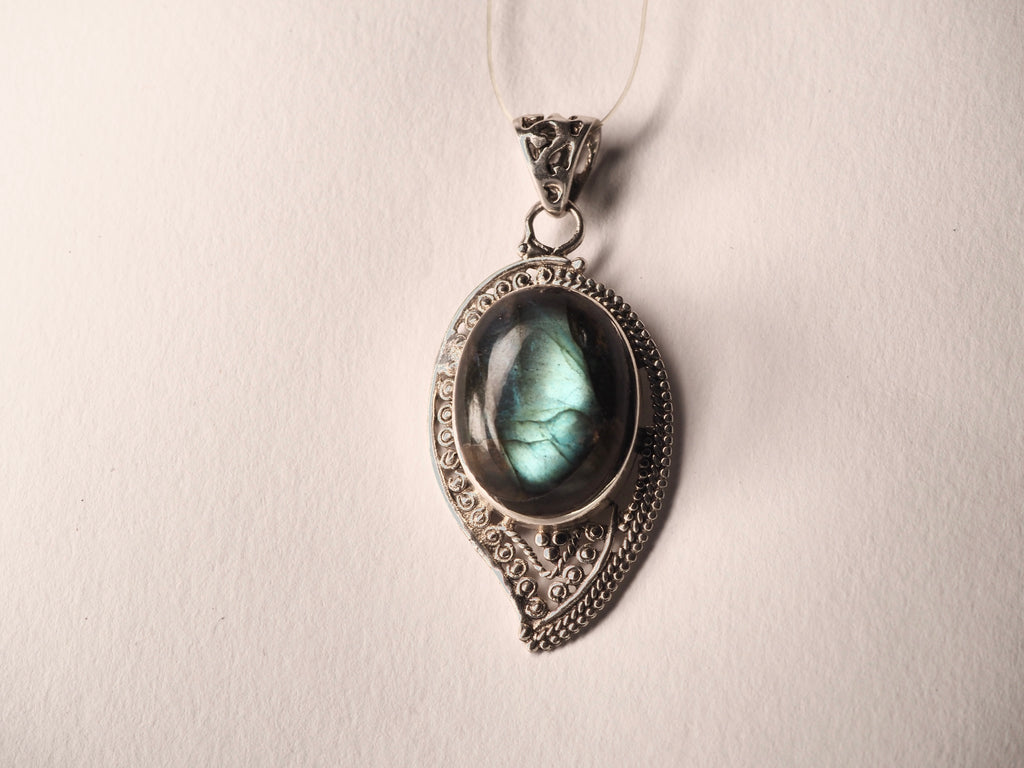 Luminous Labradorite Fosi Pendant