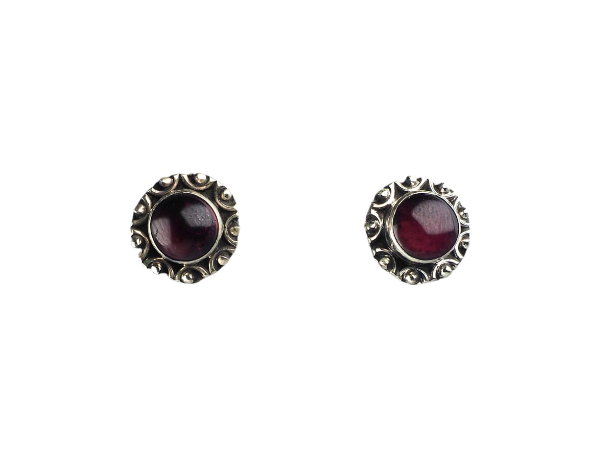 Garnet stud earring Silver 925