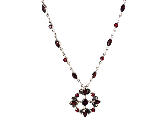 Eternal Bloom Necklace Granate