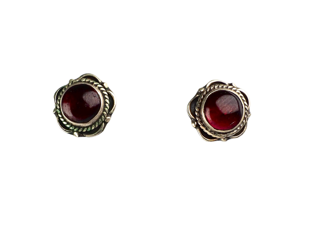 Garnet stud earring Silver 925