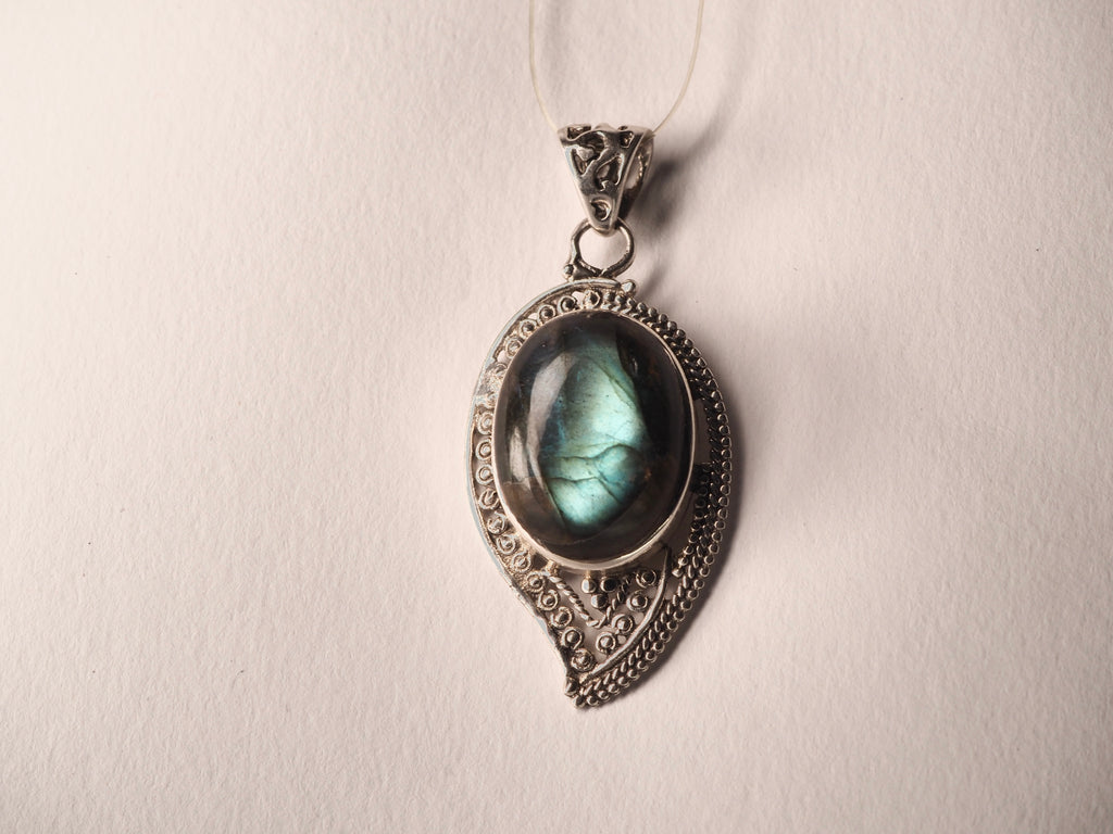 Luminous Labradorite Fosi Pendant