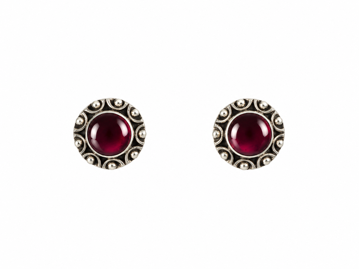 Garnet stud earring Silver 925