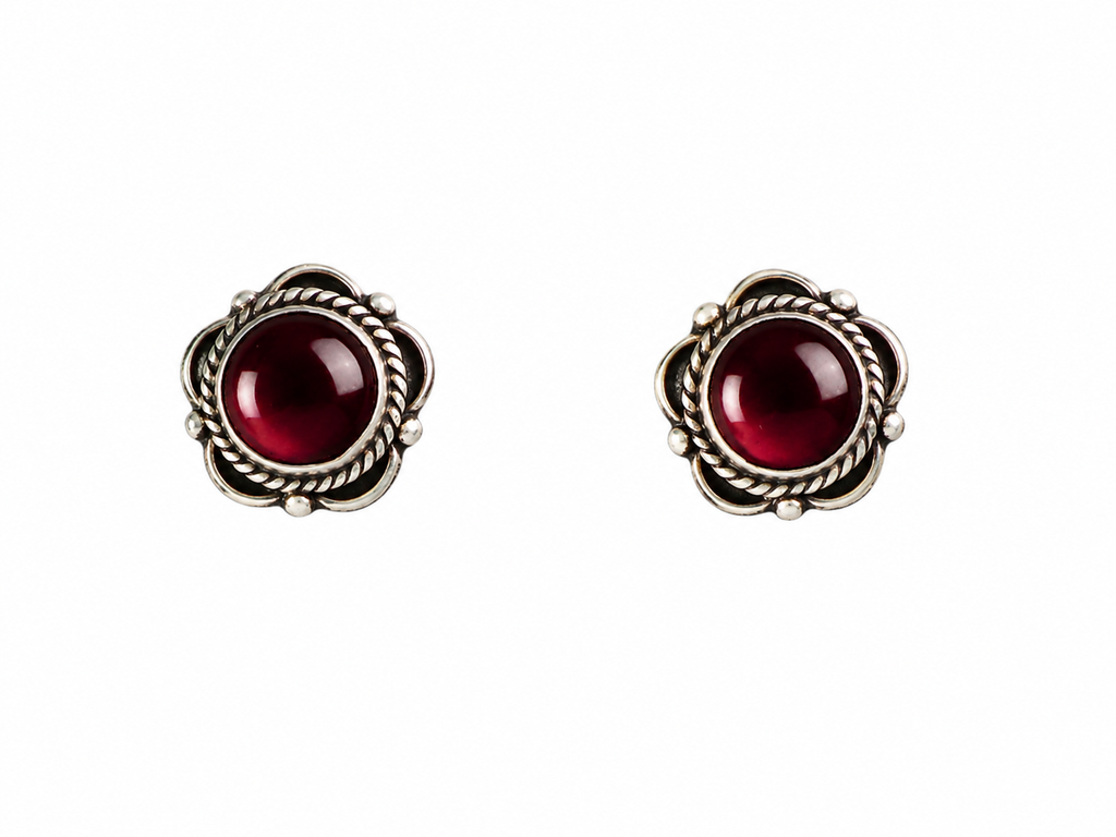 Garnet stud earring Silver 925