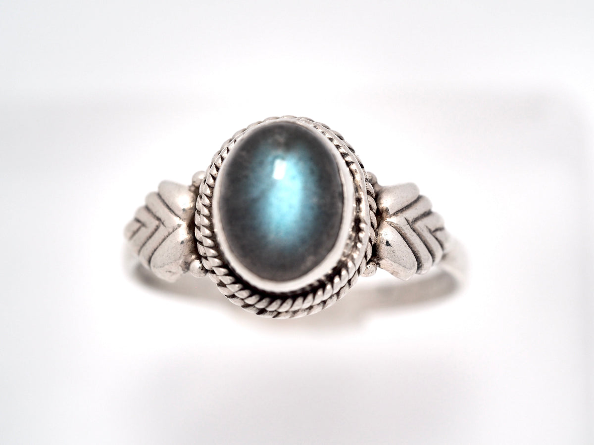 Leafi labradorite Ring