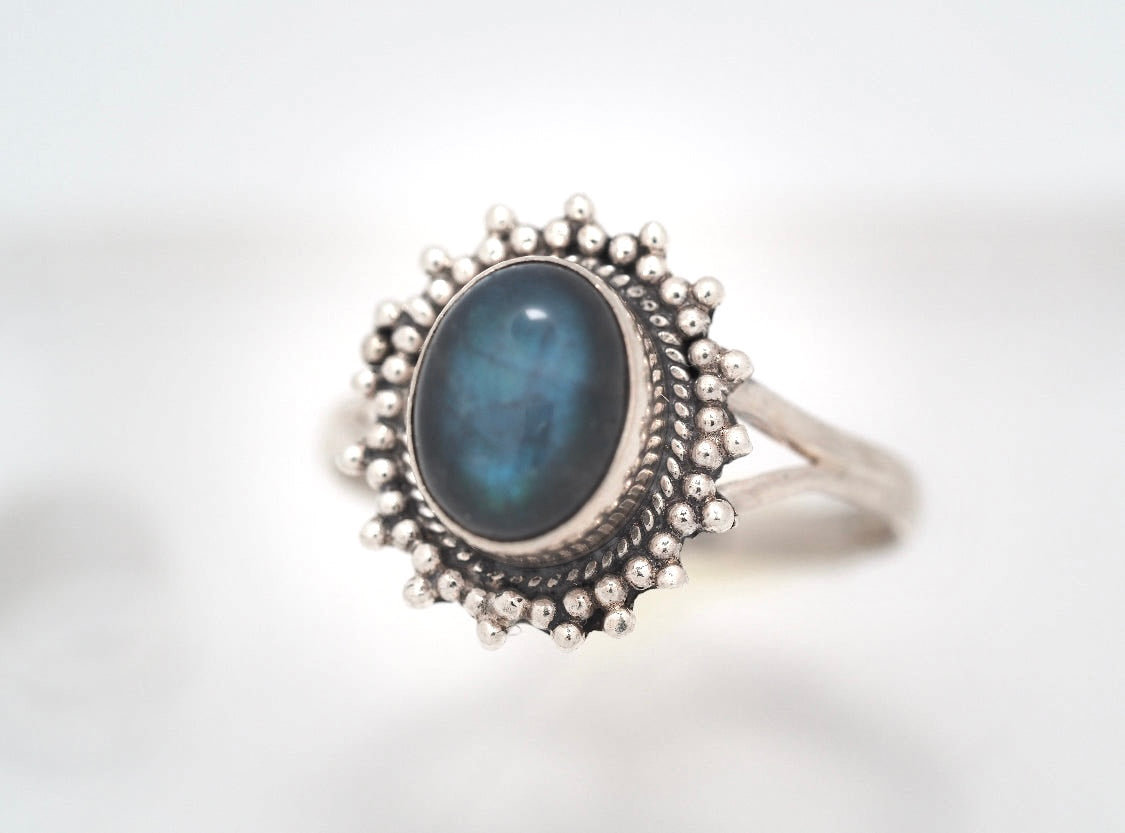 Solsu  Labradorite Ring