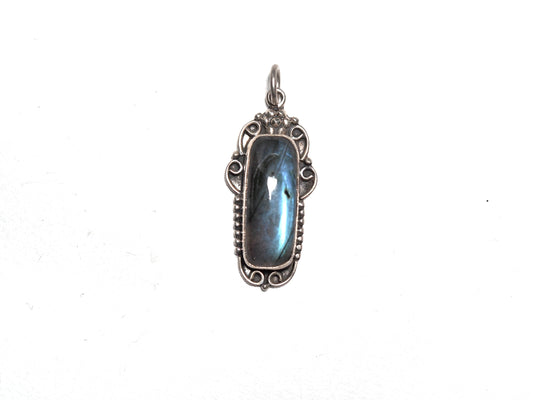 Req Labradorite pendant