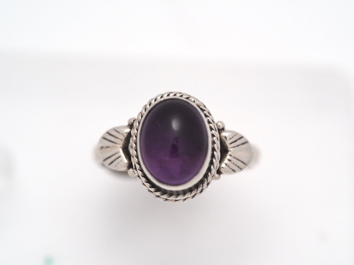Leafi Amethist Ring